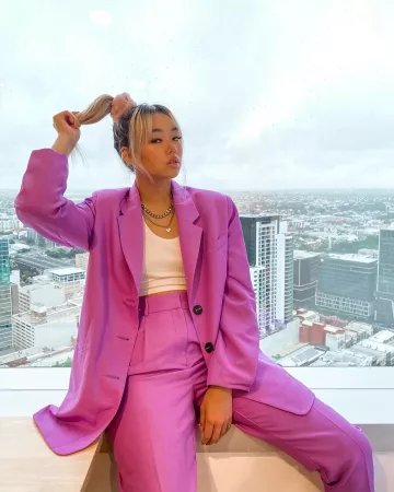 Blazer outfit oversize cut male on the account Instagram of @alvssa_