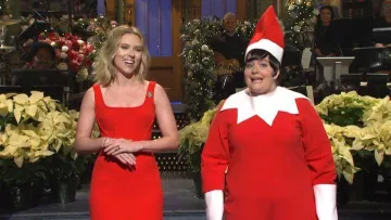 David Koma Midi Red Dress usado por Scarlett Johansson en la cuenta de Instagram @scarlettjohanson2020