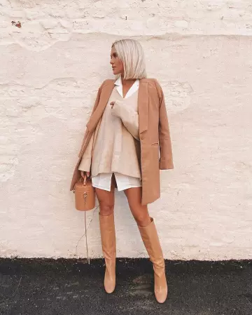 Veste de costume rose pour femme sur le compte Instagram de @joandkemp