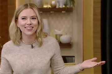 Nanushka Jersey ajustado de manga larga usado por Scarlett Johansson en la cuenta de Instagram @scarlettjohanson2020