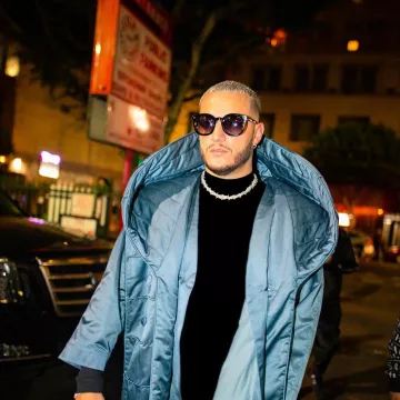 doudoune  porté par djsnake   sur le compte Instagram de @djsnake 