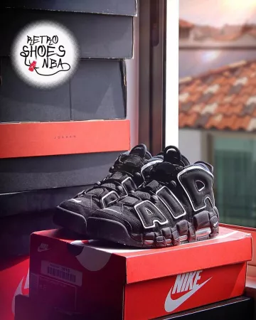Air More Uptempo Black White (2016) sur le compte Instagram de @retroshoesnba