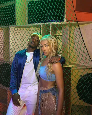 Le jean blanc porté par Niska sur le compte Instagram de @shayizi