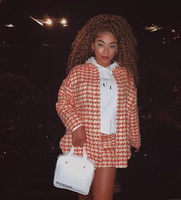 Veste chemise pour femme sur le compte Instagram de @jasmeannnn