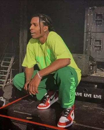 Sneakers Air Jordan 1 "Chicago" worn by A$AP Rocky on the account Instagram of @vlonevogue