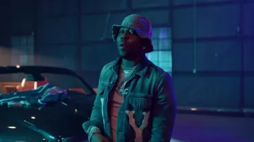 Gucci Bleu Denim-veste NY Yankees patch porté par YFN Lucci dans son 7.62 Officiel de la Musique de la Vidéo