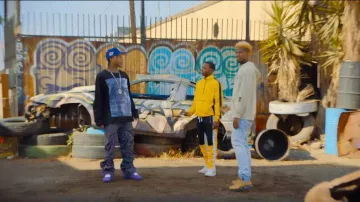 99%est gris foncé gobchang pantalon porté par Tyga dans son Ayy Macarena Officiel de la Musique de la Vidéo