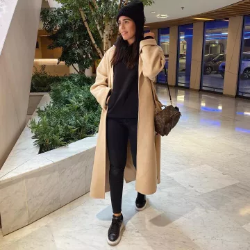 Beanies Noir de Laura Naim sur l'Instagram account @laura_naim