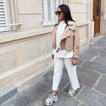 Chaqueta de cuero oversize de Laura Naim en la cuenta de Instagram @laura_naim