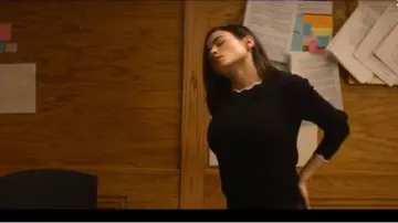 Noir Pull en Tricot porté par Joanna Kassem (Jenna Dewan) dans la Bande originale de la Saison 1 Épisode 6