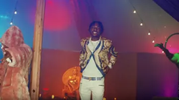 Balmain White biker slim-fit jeans usados por Lil Tjay en su Leaked Remix - Official Music Video feat.