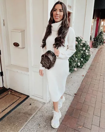Suéter esponjoso de Asos Design con cuello de capucha en mezcla reciclada de Ariana Lauren en la cuenta de Instagram @arianalauren