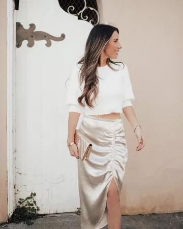 Bb Dakota Sil­ver Shiny Dancer Skirt of Ar­i­ana Lau­ren on the Instagram account @arianalauren