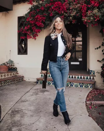 Bb Dakota Cant Me­ow Faux Fur Col­lar Den­im Jack­et of Ar­i­ana Lau­ren on the Instagram account @arianalauren