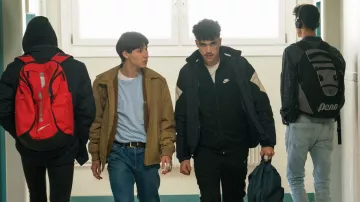 La veste noir nike de Sofiane (Carl Malapa) dans Mortel