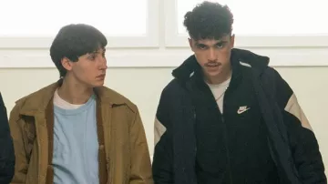 Le tee shirt blanc de Sofiane (Carl Malapa) dans Mortel