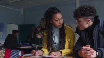 The turtleneck sweater blue Luisa (Manon Bresch) in Mortal