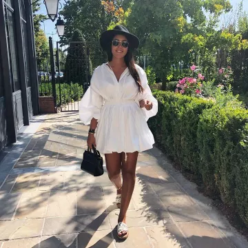 Chapeau noir de Laura Naim sur l'Instagram account @laura_naim