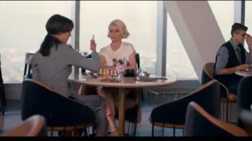 Zapatillas mules usadas por Alice Pieszecki (Leisha Hailey) en The L Word: Generation Q Temporada 1 Episodio 3