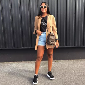 Zapatillas Negras de Laura Naim en la cuenta de Instagram @laura_naim