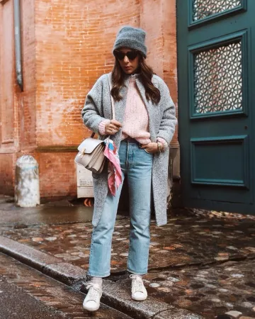 Le jean 501 Levi's délavé porté par Margaux sur le compte Instagram de @estherjunelife