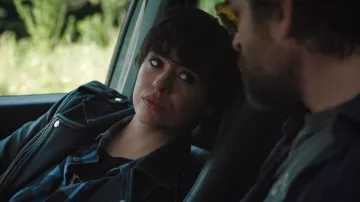 Camisa a cuadros azul y negra de Carole (Marie Drion) en Mytho (S01E02)
