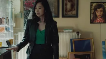 Los jeans negros de Brigitte (Linh Dan Pham) en Mytho (S01E02)
