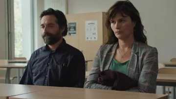 Collar de oro de Elvira (Marina Hands) en Mytho (S01E02)