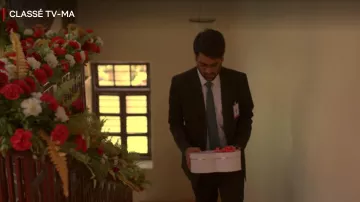 Chaqueta de traje negro de Dhruv Sehgal (Dhruv Sehgal) en The Little Things (S03E01)