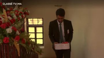 Camisa blanca de Dhruv Sehgal (Dhruv Sehgal) en The Little Things (S03E01)