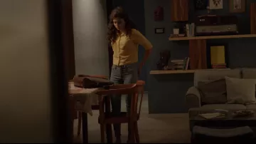 Yellow shirt of Kavya Kulkarni (Mithila Palkar) in The small stuff (S03E02)