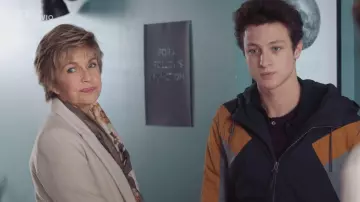 L'affiche Form follows fonction de Sandrine (Juliette Tresanini) dans Demain nous appartient