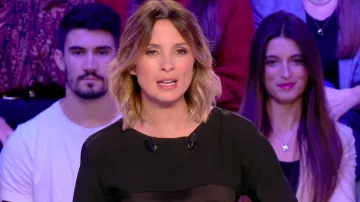 The combination scoop neckline and 3/4 sleeves by Italian fabrics of Isabelle Ithurburu in Canal Rugby Club the 22.12.2019