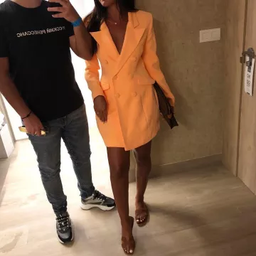 Blaz­er Dress of Laura Naim on the Instagram account @laura_naim