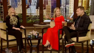 Alexander Mcqueen Off The Shoulder Plissé Vestido usado por Kelly Ripa en VIVO con Kelly y Ryan 23 de diciembre de 2019