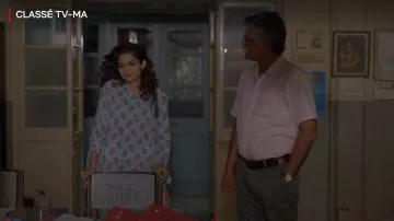 Pink shirt of Satish Kulkarni (Rishi Deshpande) in small things (S03E04)