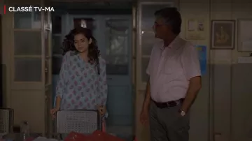 Gray pants of Satish Kulkarni (Rishi Deshpande) in small things (S03E04)