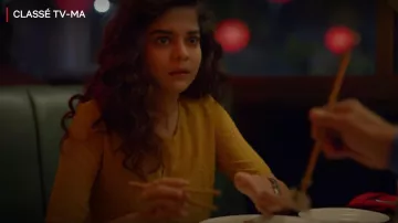T-shirt high yellow Kavya Kulkarni (Mithila Palkar) in The small things (S03E04)