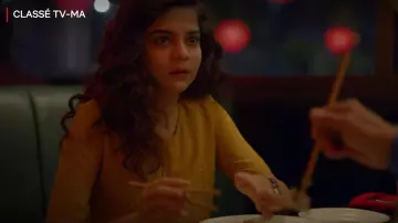 T-shirt high yellow Kavya Kulkarni (Mithila Palkar) in The small things (S03E04)
