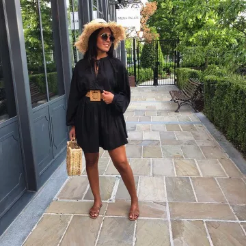 Chapeau de Paille Beige de Laura Naim sur l'Instagram account @laura_naim
