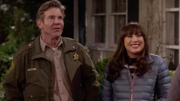 Shirt brown, Don Quinn (Dennis Quaid) in Merry Happy Whatever (S01E08)