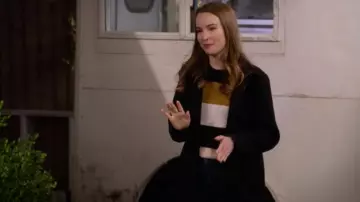 Manteau noir de Emmy Quinn (Bridgit Mendler) dans Merry Happy Whatever (S01E08)