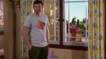 Short green Matt (Brent Morin) in Merry Happy Whatever (S01E08)