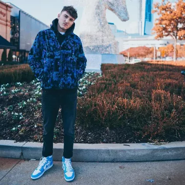 The pair of sneakers nike Jordan one worn by Harrison Nevel on the account Instagram of @harrisonnevel 