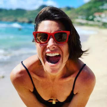 Red Ray-Ban de Alessandra Sublet en la cuenta de Instagram de @alessandra_sublet