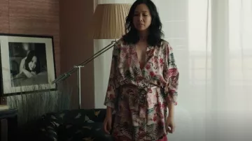 Vestido floral rojo de Brigitte (Linh Dan Pham) en Mytho (S01E04)
