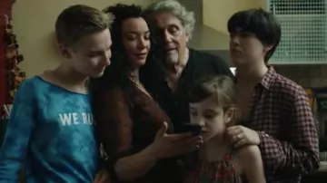 Carole 'Marie Drion' camisa a cuadros en Mytho (S01E04)