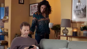 The Blouse satin flower Leila (Samira Lachhab) in Tomorrow belongs to us