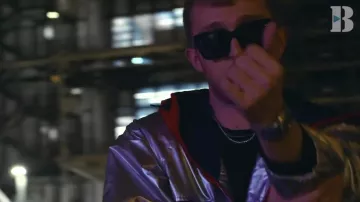 La veste argent portée par Vald dans son clip Vald | Freestyle BooskaVald