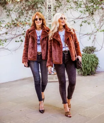 Le Pantalon maigre de Cathy Williamson sur l'Instagram account @themiddlepageblog
